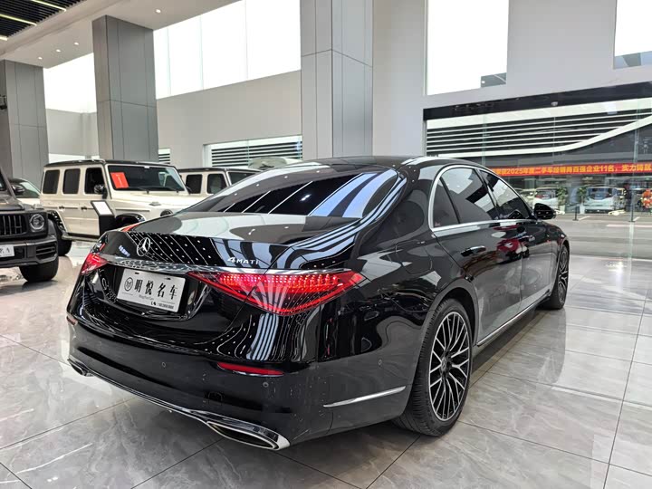 Фото 15 - Mercedes-Benz S-Class