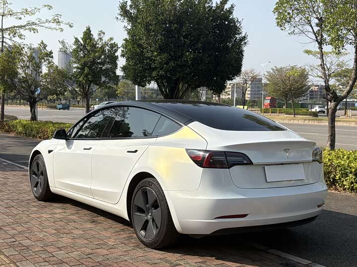 Фото 9 - Tesla Model 3