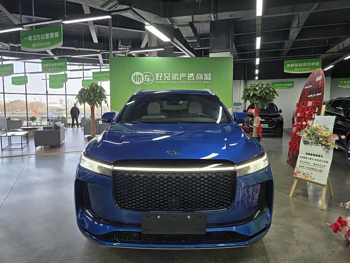 Фото 2 - LiXiang One