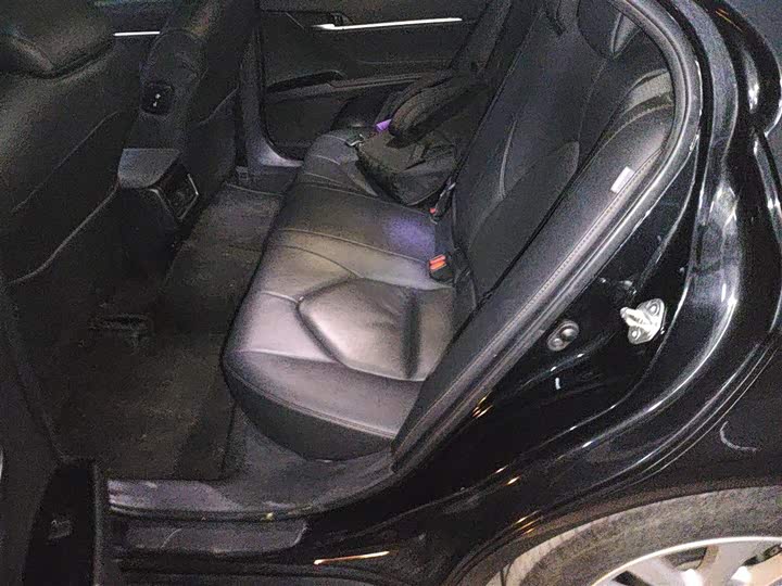 Фото 15 - Toyota Camry