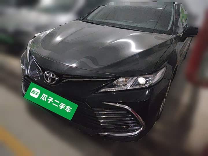 Фото 2 - Toyota Camry