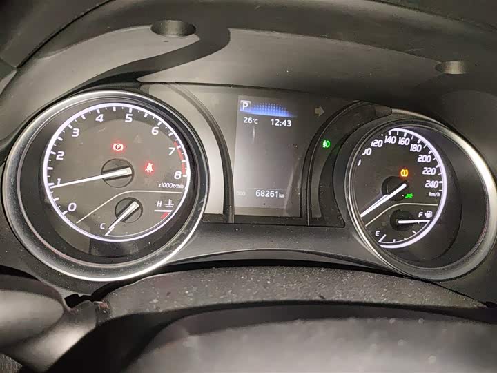 Фото 4 - Toyota Camry