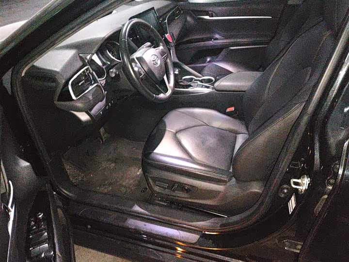 Фото 8 - Toyota Camry