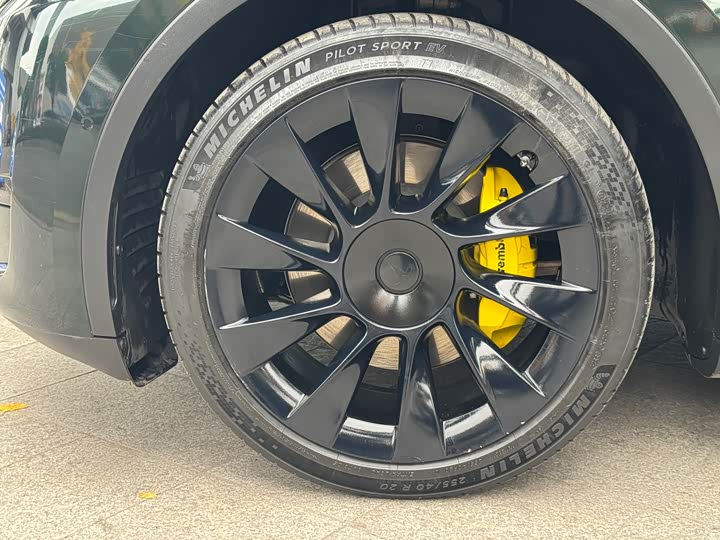 Фото 15 - Tesla Model Y