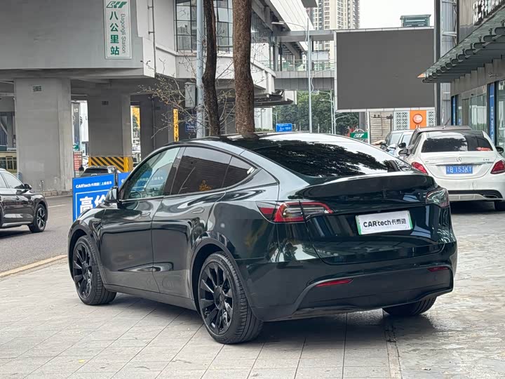 Фото 4 - Tesla Model Y