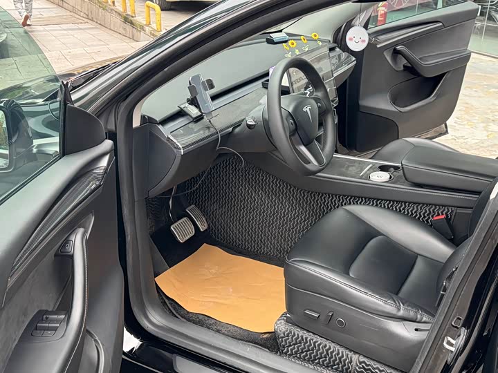 Фото 6 - Tesla Model Y