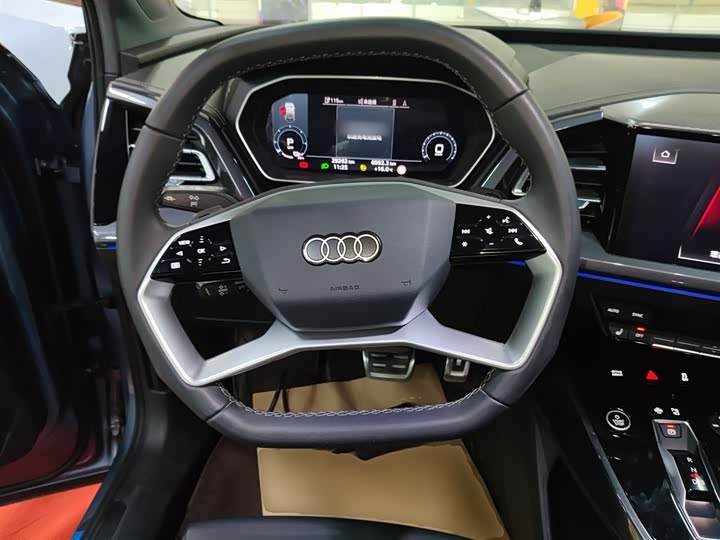 Фото 11 - Audi Q4 e-tron