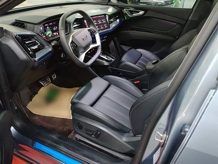 Фото 15 - Audi Q4 e-tron