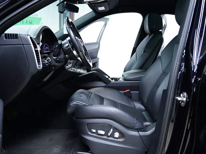 Фото 30 - Porsche Cayenne