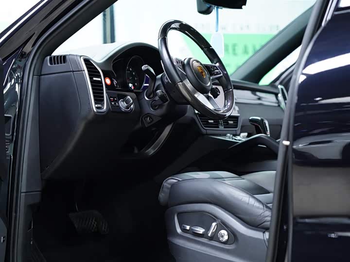 Фото 33 - Porsche Cayenne