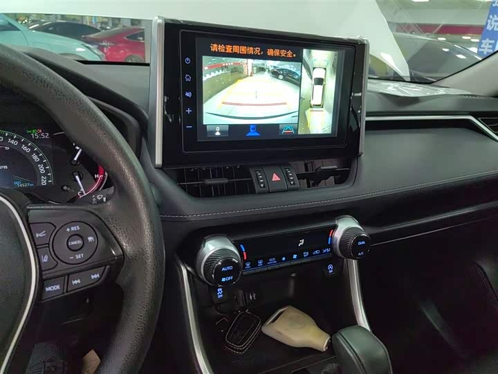 Фото 13 - Toyota RAV4