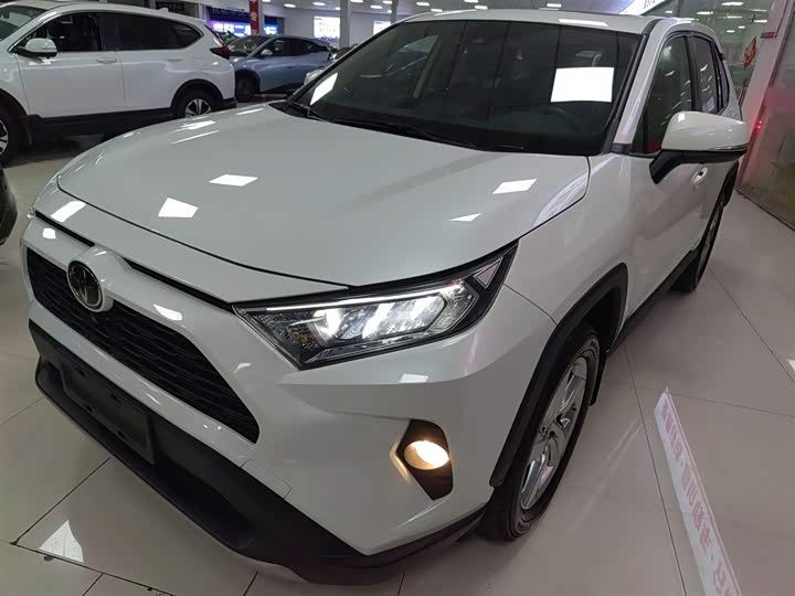 Фото 2 - Toyota RAV4