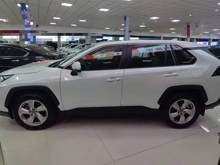 Фото 5 - Toyota RAV4