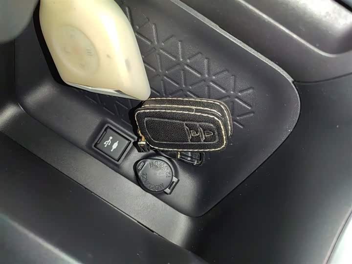 Фото 9 - Toyota RAV4