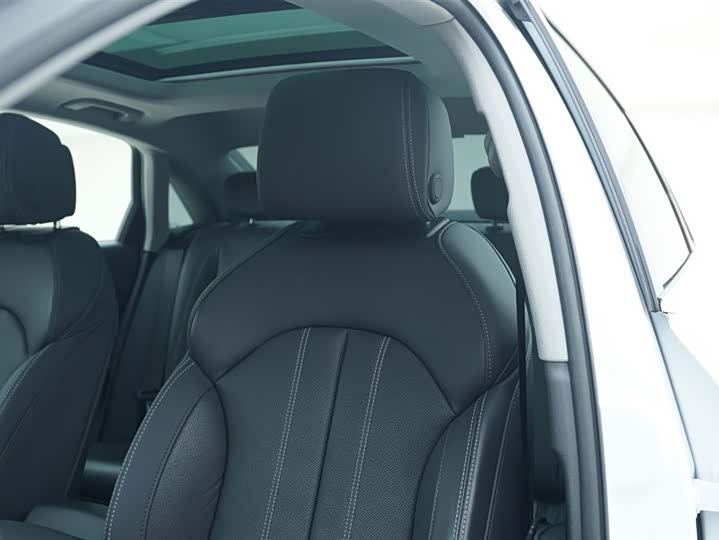 Фото 12 - Audi A4L