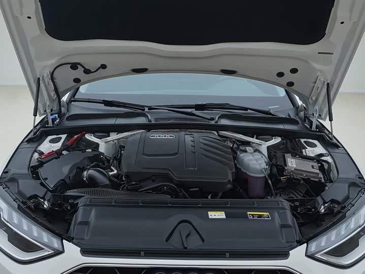 Фото 13 - Audi A4L