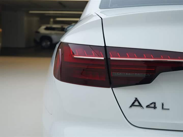 Фото 16 - Audi A4L