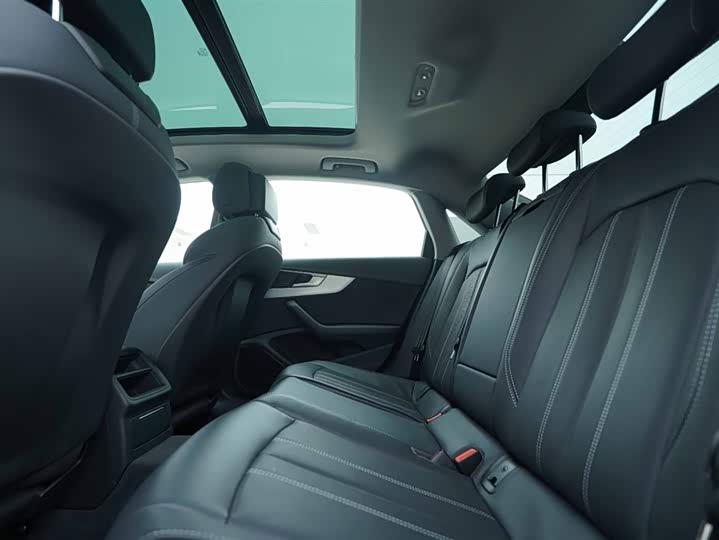 Фото 21 - Audi A4L