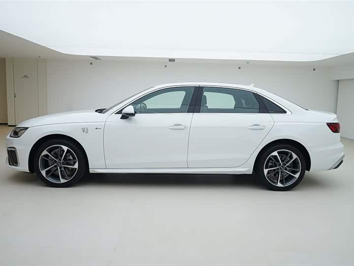 Фото 3 - Audi A4L