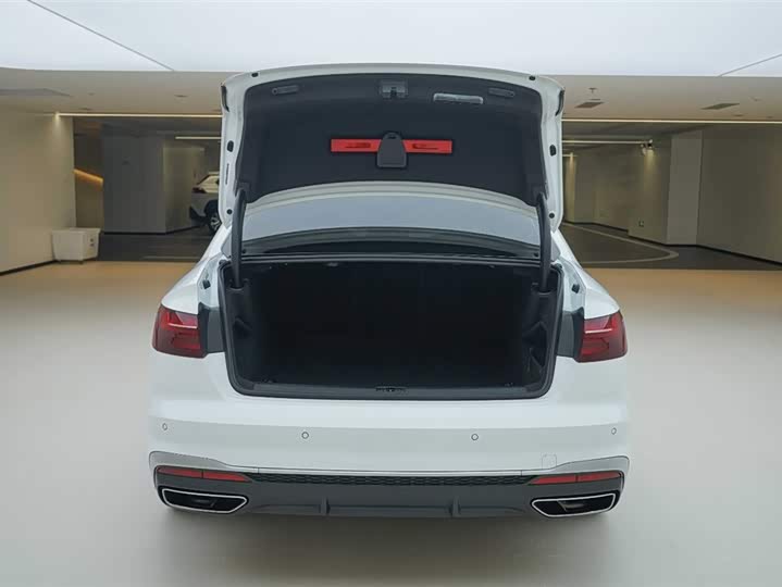 Фото 6 - Audi A4L