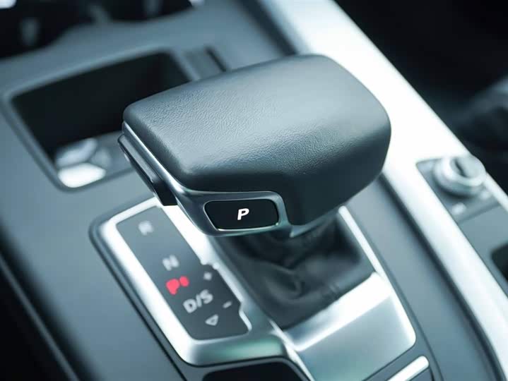 Фото 8 - Audi A4L