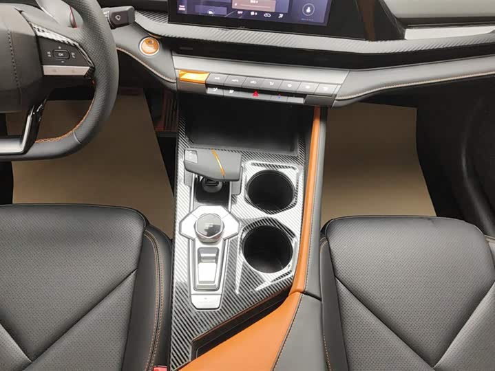 Фото 16 - Changan UNI-V