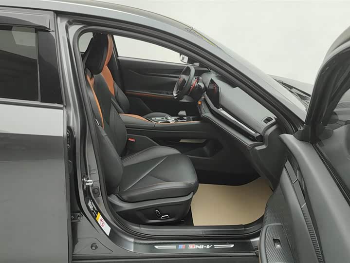 Фото 8 - Changan UNI-V