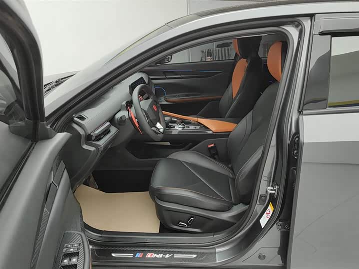 Фото 9 - Changan UNI-V