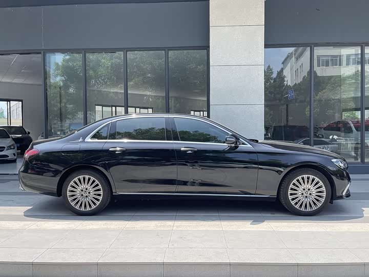 Фото 3 - Mercedes-Benz E-Class