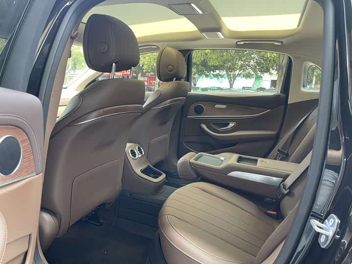 Фото 5 - Mercedes-Benz E-Class