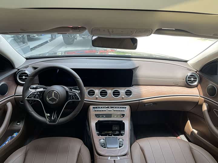 Фото 6 - Mercedes-Benz E-Class