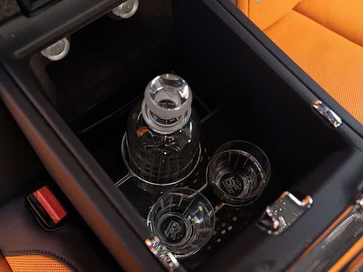 Фото 28 - Rolls-Royce Cullinan