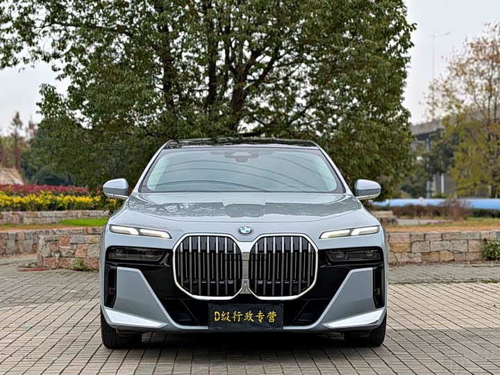 Фото 2 - BMW 7 Series