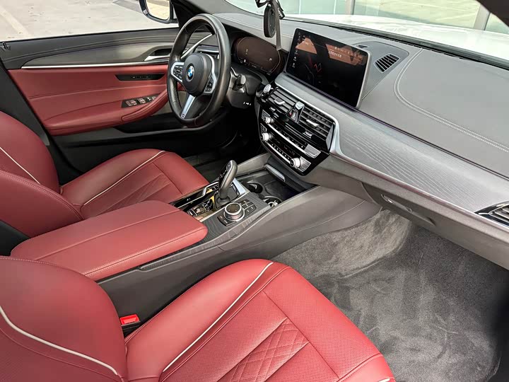 Фото 15 - BMW 5 Series