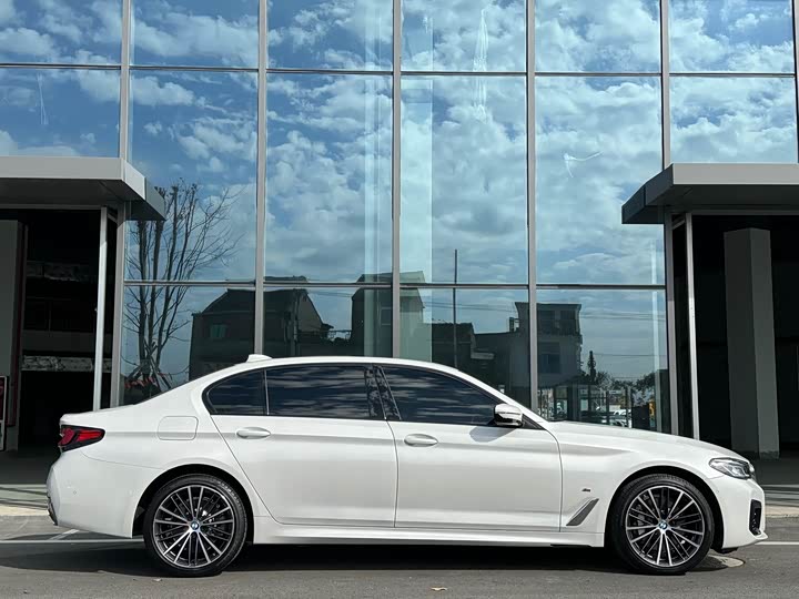 Фото 3 - BMW 5 Series