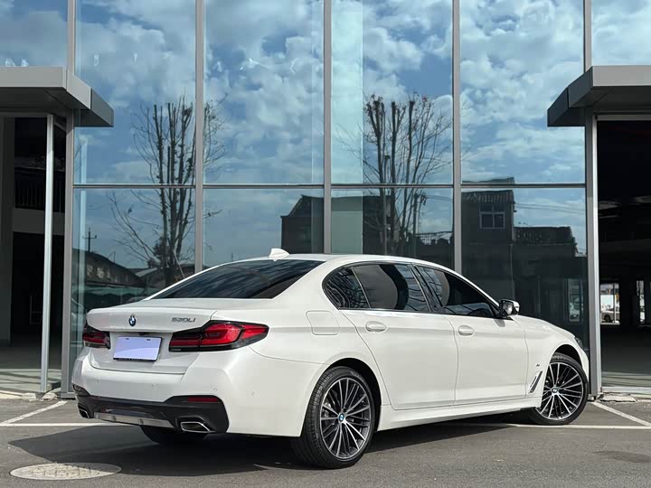 Фото 5 - BMW 5 Series