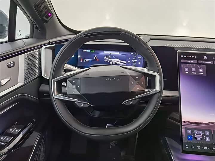 Фото 11 - HiPhi Y