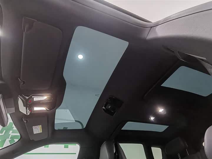 Фото 14 - HiPhi Y