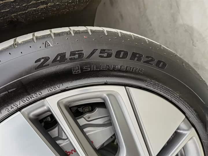 Фото 24 - HiPhi Y