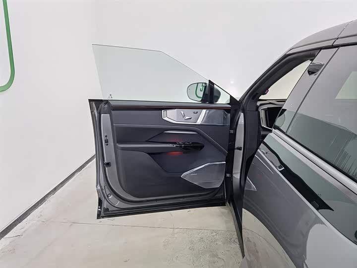 Фото 8 - HiPhi Y