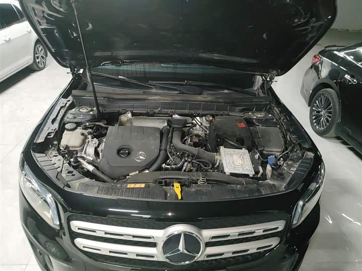 Фото 10 - Mercedes-Benz GLB-Class