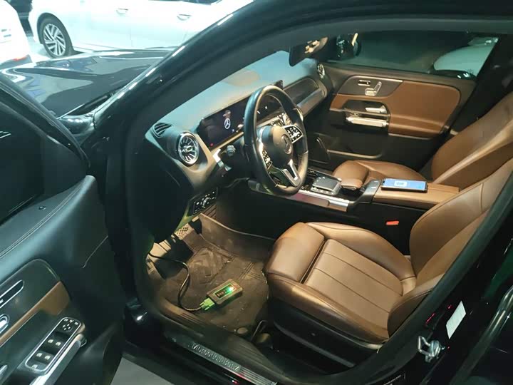 Фото 13 - Mercedes-Benz GLB-Class