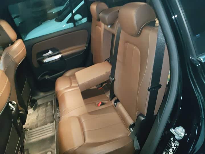 Фото 14 - Mercedes-Benz GLB-Class