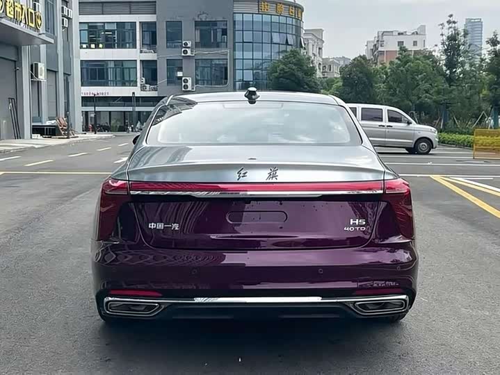 Фото 13 - Hongqi H5