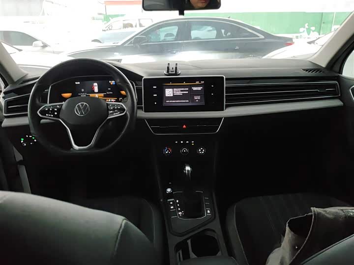 Фото 10 - Volkswagen Tiguan L Pro