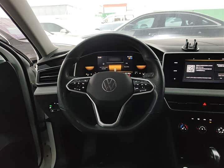 Фото 11 - Volkswagen Tiguan L Pro