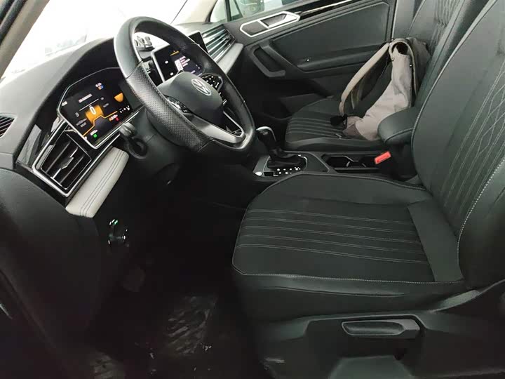 Фото 15 - Volkswagen Tiguan L Pro