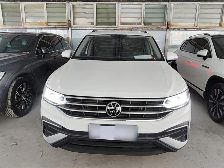 Фото 3 - Volkswagen Tiguan L Pro