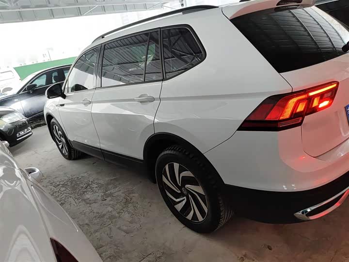 Фото 5 - Volkswagen Tiguan L Pro