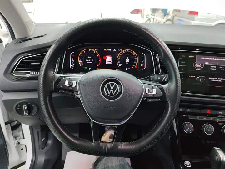 Фото 11 - Volkswagen T-Roc